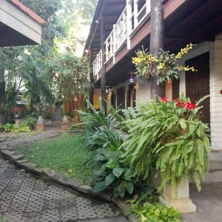 Smile House Guesthouse Chiang Mai Exteriör bild