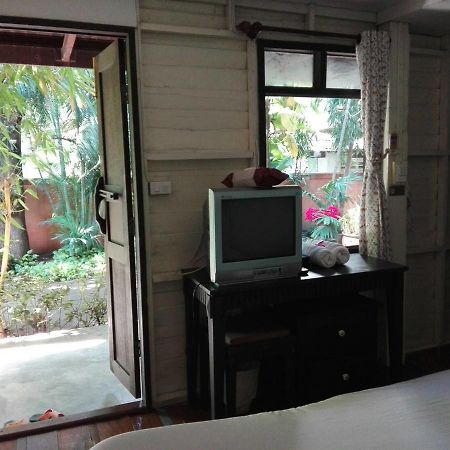 Smile House Guesthouse Chiang Mai Exteriör bild