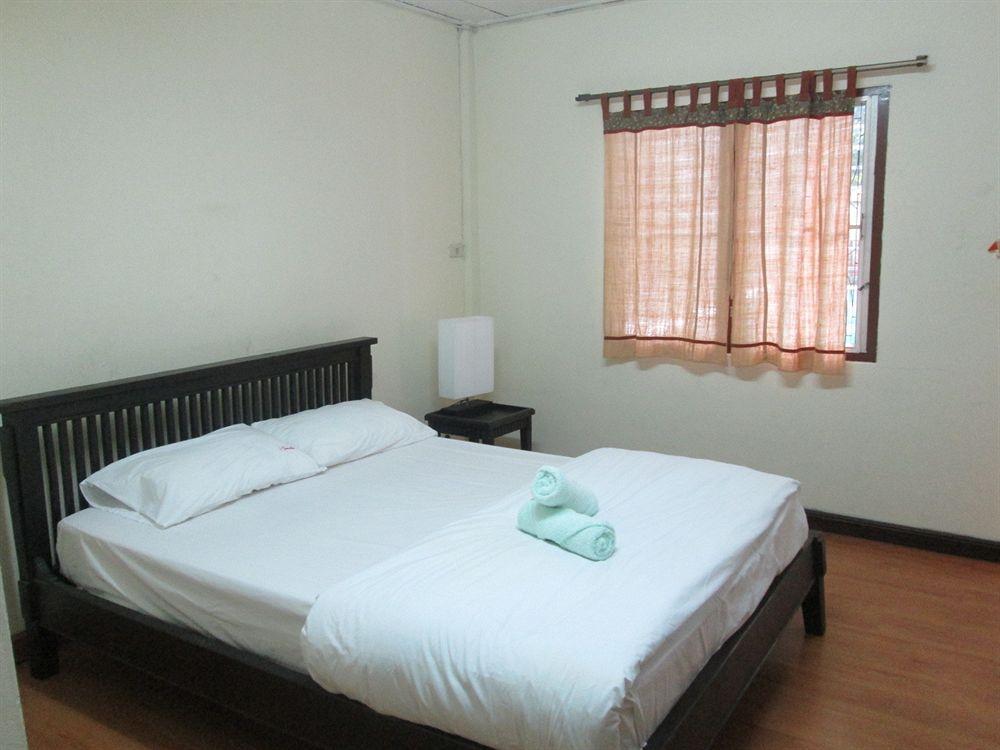Smile House Guesthouse Chiang Mai Exteriör bild