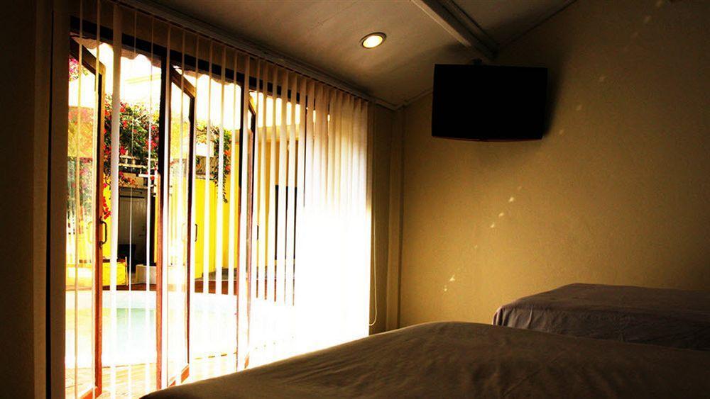 Smile House Guesthouse Chiang Mai Exteriör bild