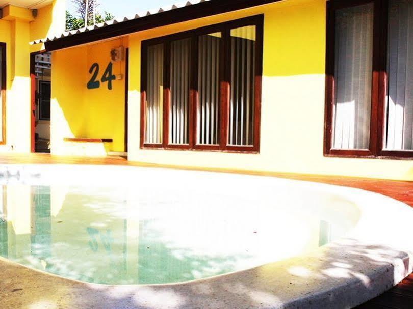 Smile House Guesthouse Chiang Mai Exteriör bild