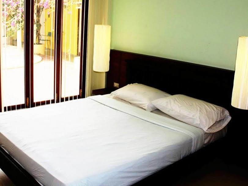 Smile House Guesthouse Chiang Mai Exteriör bild