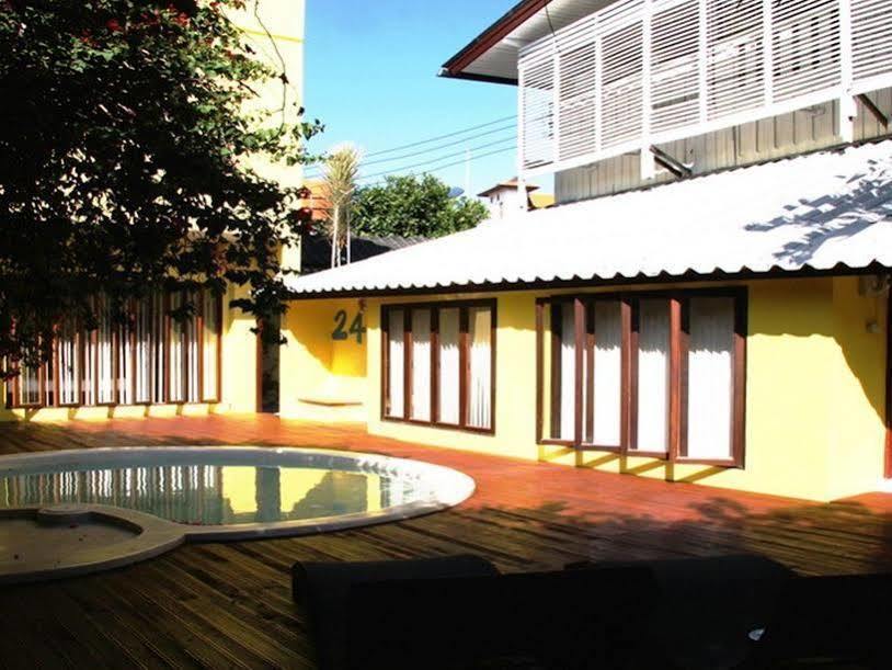 Smile House Guesthouse Chiang Mai Exteriör bild