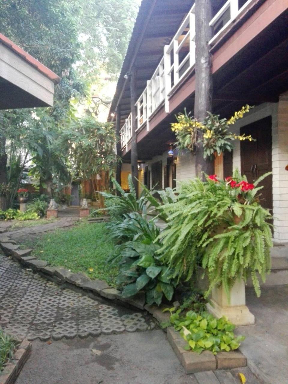 Smile House Guesthouse Chiang Mai Exteriör bild