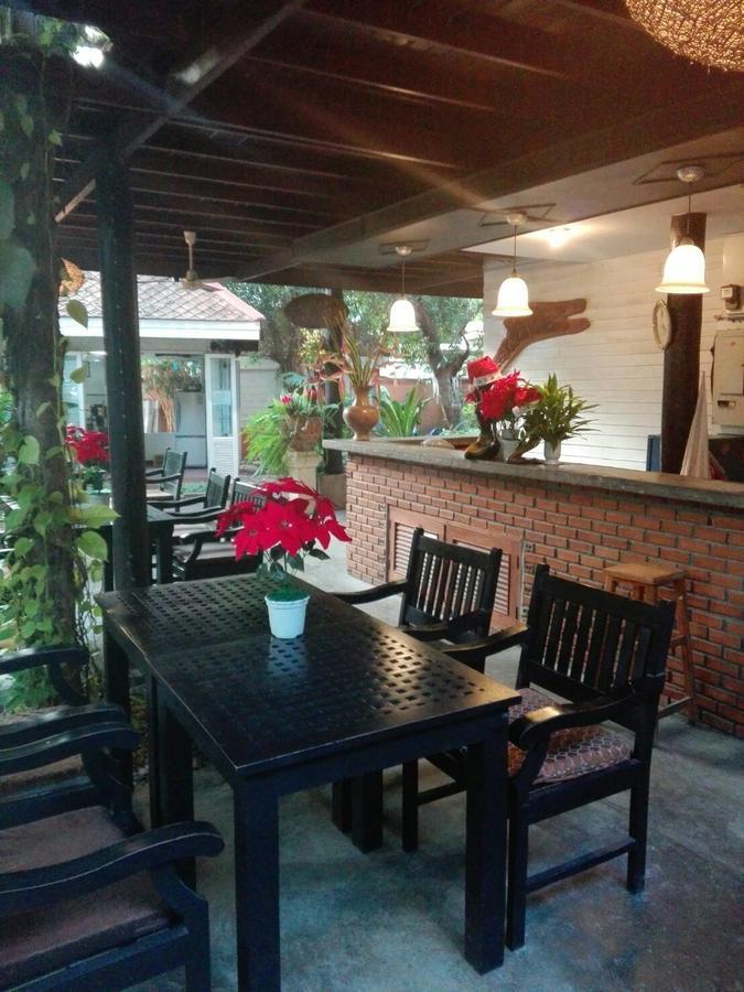 Smile House Guesthouse Chiang Mai Exteriör bild
